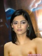 Sonam kapoor nacked boobs nippele show